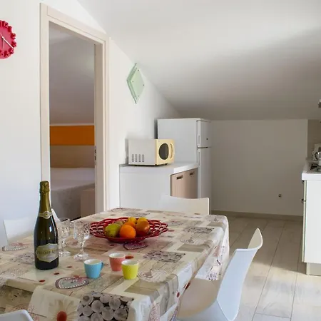 Casa vacanze Borgo Aranci - Tulipano *